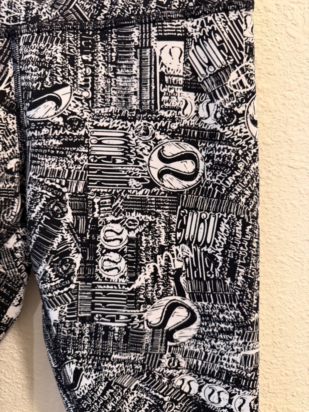Lululemon Wunder Train High-Rise Tight 25" — Tear It Up Logo Print — Size 6 - Picture 8 of 9
